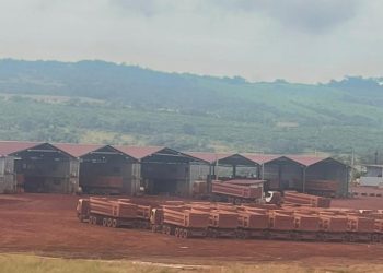 Tension à Missira : La communauté bloque le site de The Mining House en raison du non-respect de la convention collective