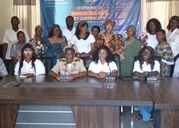 Boké : l’ONG Les Icônes annonce la remise de kits et de certificats aux 15 bénéficiaires du Projet d’insertion socio-professionnelle des femmes en situation de chômage (Étape 3)
