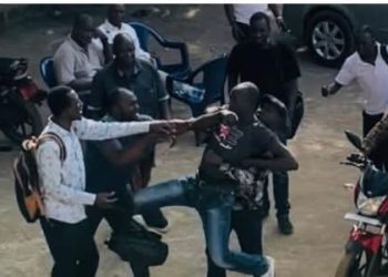 Guinée : Le SLECG au bord de la rupture après qui dégénère